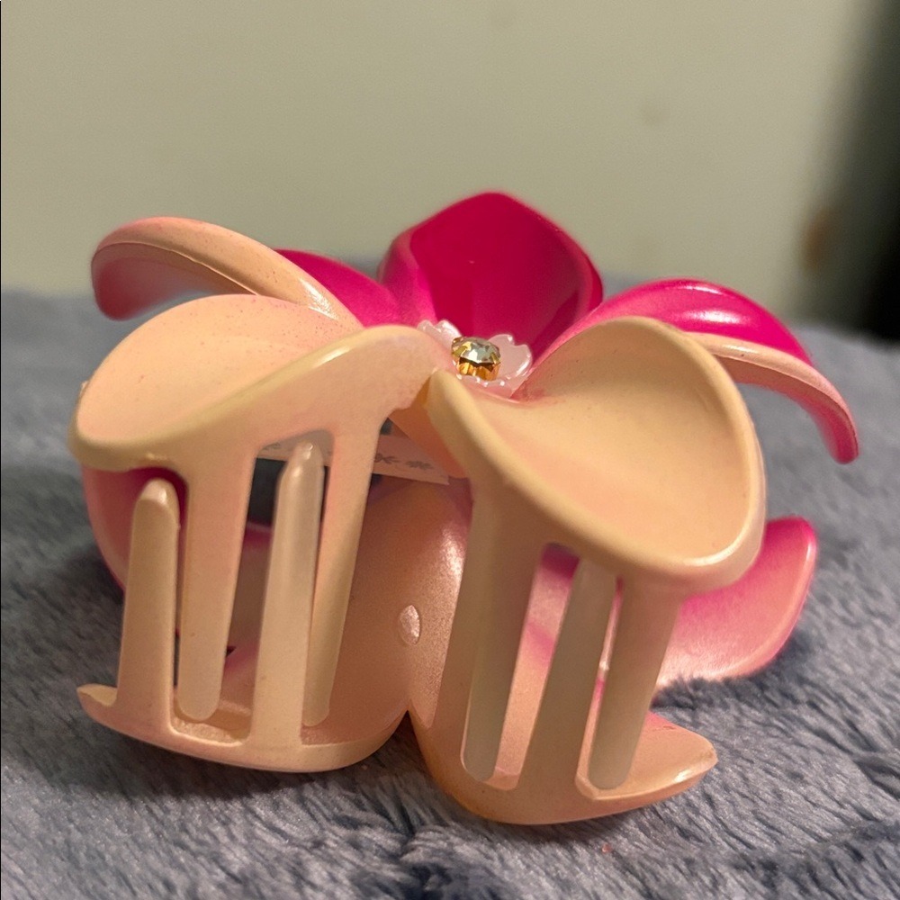 Large Floral Flower Gradient Hair Claw Clip‎ - Pink to Cream Hair Accessory - Picture 3 of 5
